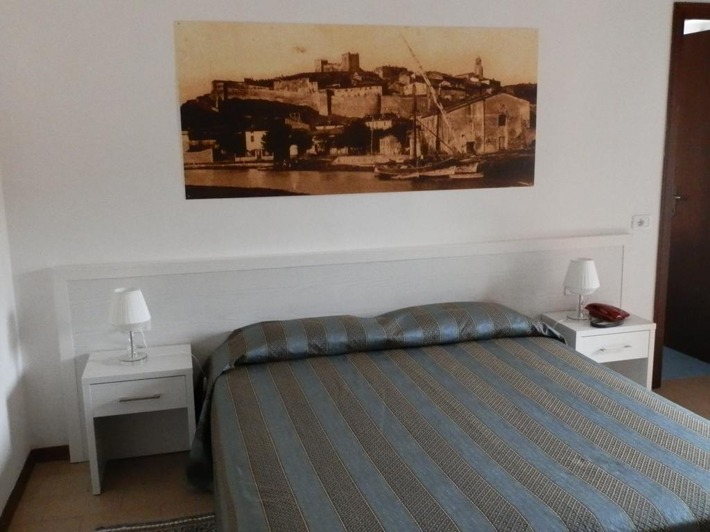 Hotel Lucerna Кастильоне дела Пеская Екстериор снимка